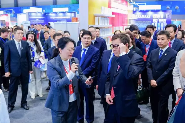2026中国翻译协会年会召开,科大讯飞携多语言AI翻译产品矩阵亮相并获评5A级企业认证 2026中国翻译协会年会召开,科大讯飞携多语言AI翻译产品矩阵亮相并获评5A级企业认证
